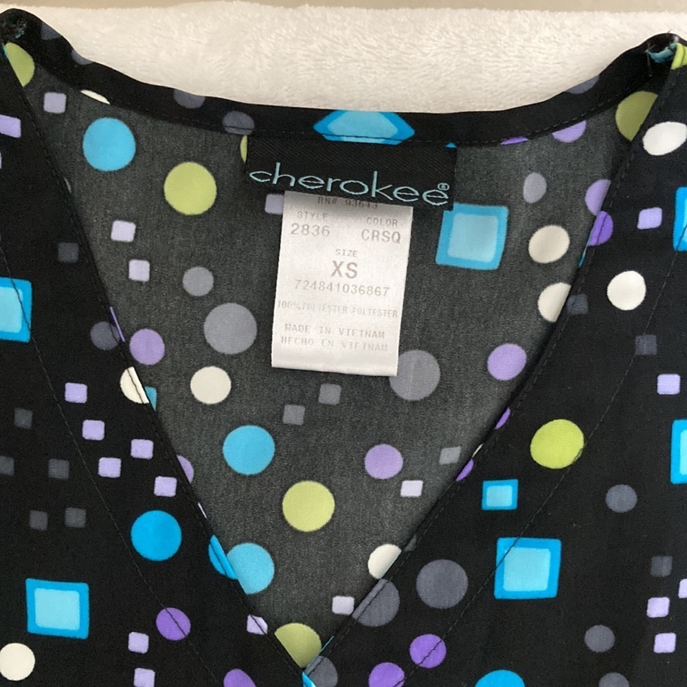 Cherokee Women’s Scrub Top Size XS - Picture 6 of 6